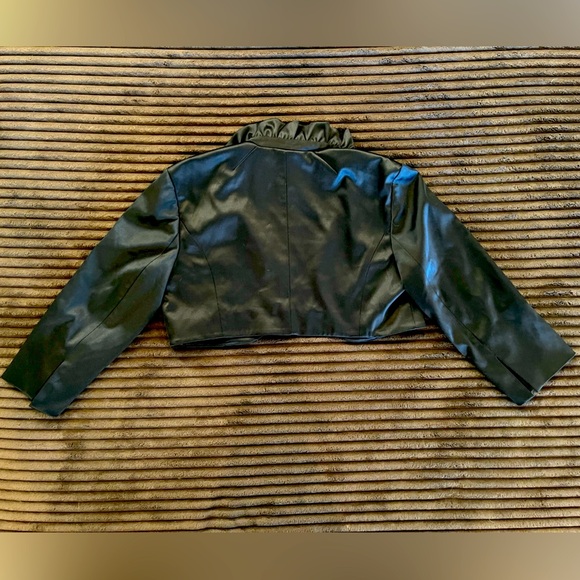 White House Black Market Cropped Jacket lined ruffle neck small - Picture 3 of 7